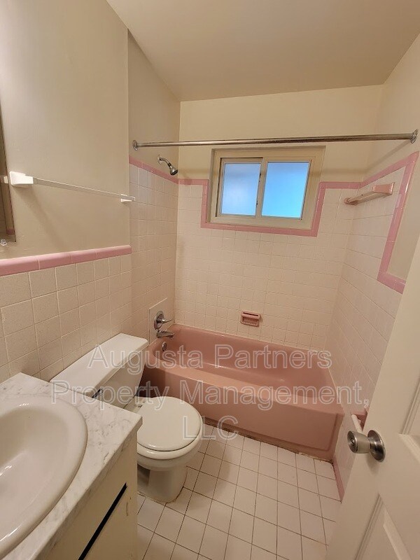 Building Photo - 1517 Whitney St