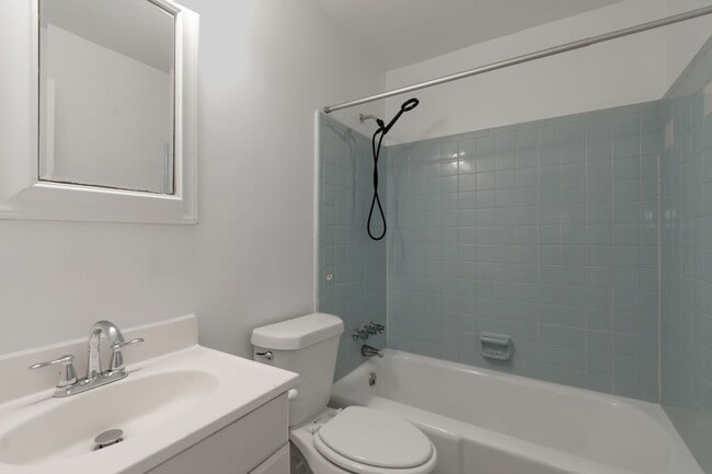 Building Photo - Beautiful 3 Bed 2 Bath Ranch home with a H...
