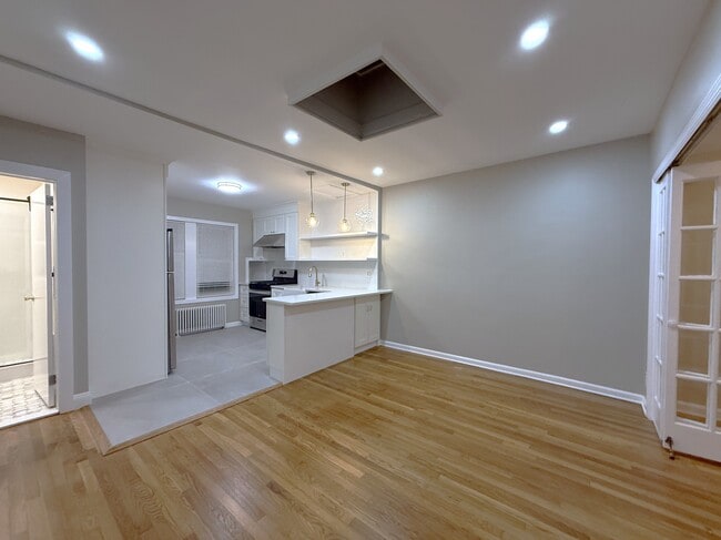 Photo - 100-03 Ascan Ave Townhome