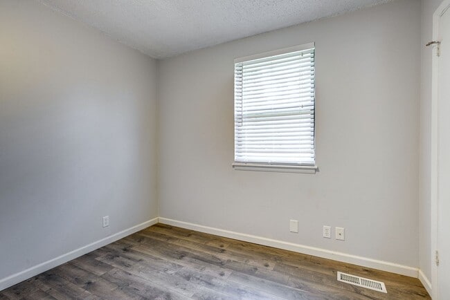 Foto del edificio - Newly Updated Home Just Minutes From Downt...