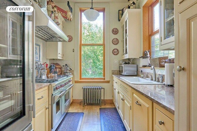 Building Photo - 405 W 148th St