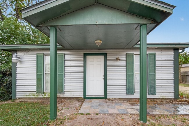 Building Photo - 105 Clear Lake Rd