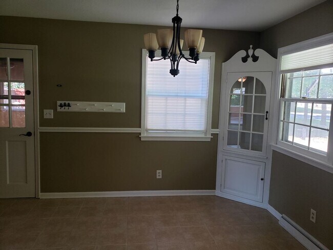 Foto del edificio - 4-bedroom, 2 bathroom unfurnished home in Stevensville