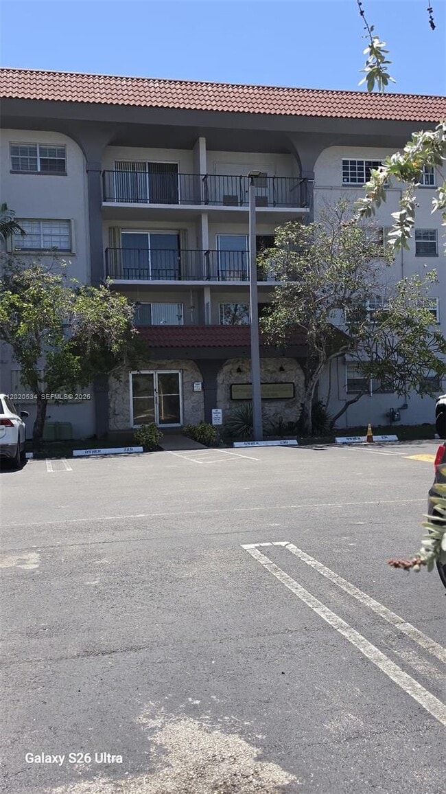 Building Photo - 8107 SW 72nd Ave