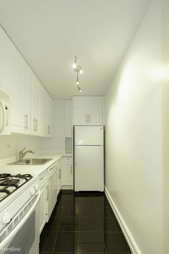 Building Photo - Studio, 1 bath House - 888 8th Ave 20XL