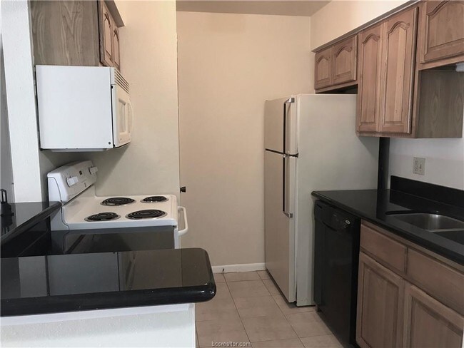 Building Photo - 214 Landsburg Ct
