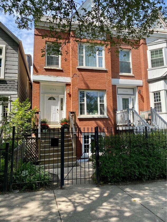 Primary Photo - 1752 N Humboldt Blvd