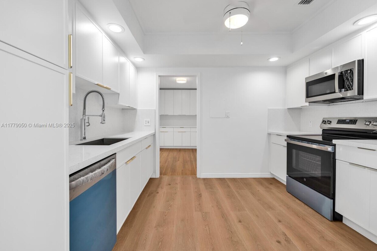 Foto principal - 11801 NE 11th Ave