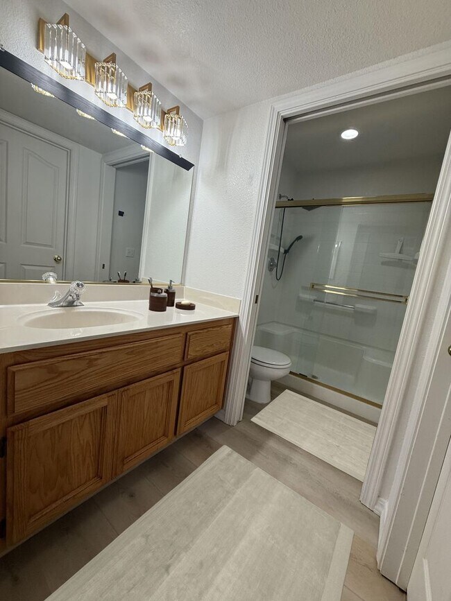 Foto del edificio - *2-Bedroom 2-Bathroom Condo in Gated Antelope Community! *