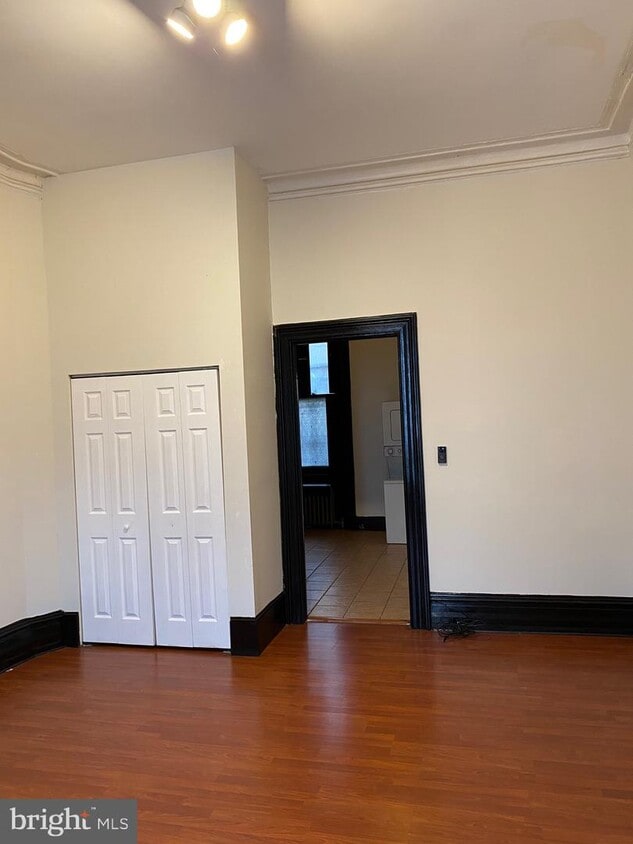 Primary Photo - 1426 W Girard Ave