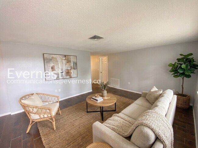 Foto del edificio - 6723 Ranchwood Loop