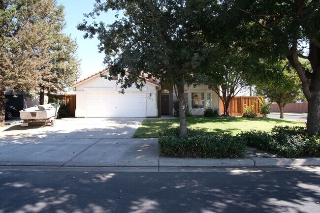 Foto del edificio - Charming Ceres Home with a spacious backyard!