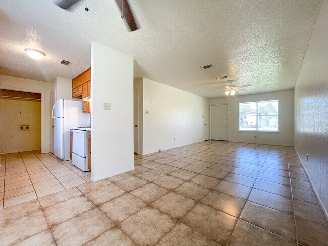 Foto del edificio - 105 Lindenwood Ln N