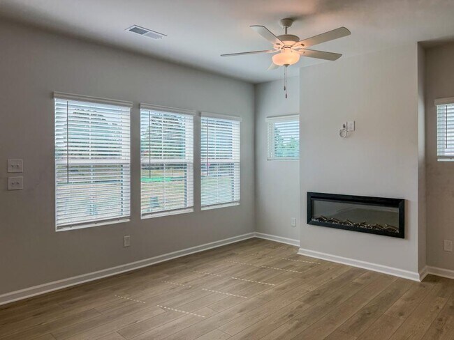 Foto del edificio - 6524 Harlech St