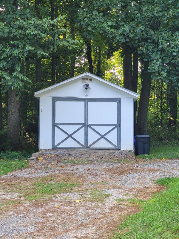 Building Photo - 204 Creek Rd