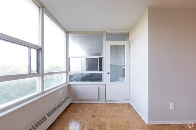 1 chambre, 1 salle de bain - Salon - 3201 Lawrence Ave