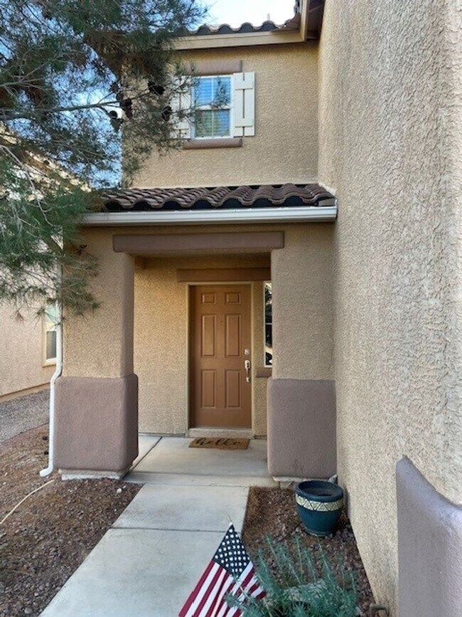 Foto del edificio - 2421 Cockatoo Dr ! 4 Bedroom / 3 Bath !