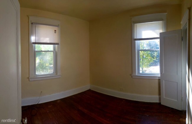 Building Photo - 2 br, 1 bath  - 3209 Hanes Ave