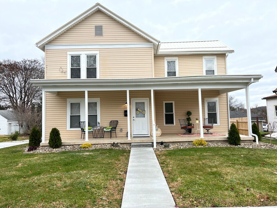 30 Vincennes Ave, Oakdale, PA 15071 House Rental in Oakdale, PA