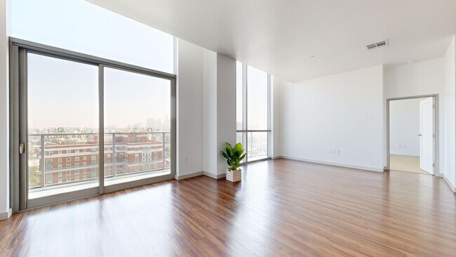 Interior Photo - 3033 Wilshire