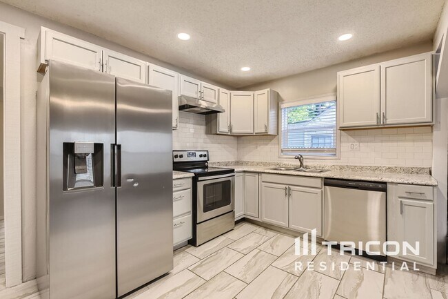 Building Photo - 909 Layton Way
