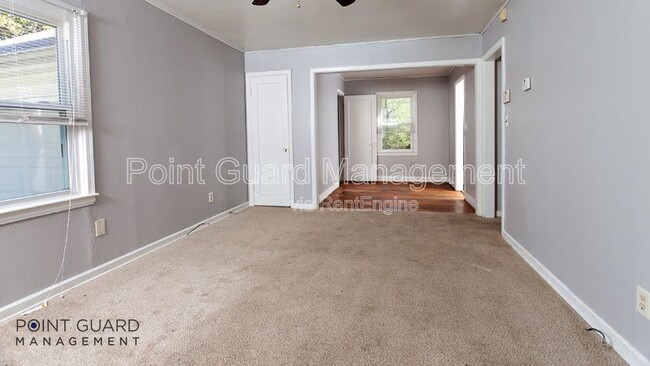 Building Photo - 808 N Pinecrest Ave