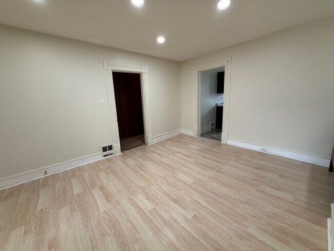 Building Photo - 145 Plymouth St