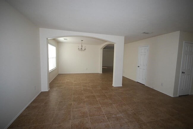 Building Photo - 10439 Falling Rapids Ct