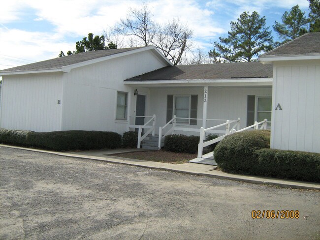 Building Photo - 212 Pinckney St S