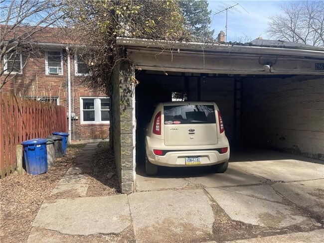 Building Photo - 2862 Beechwood Blvd