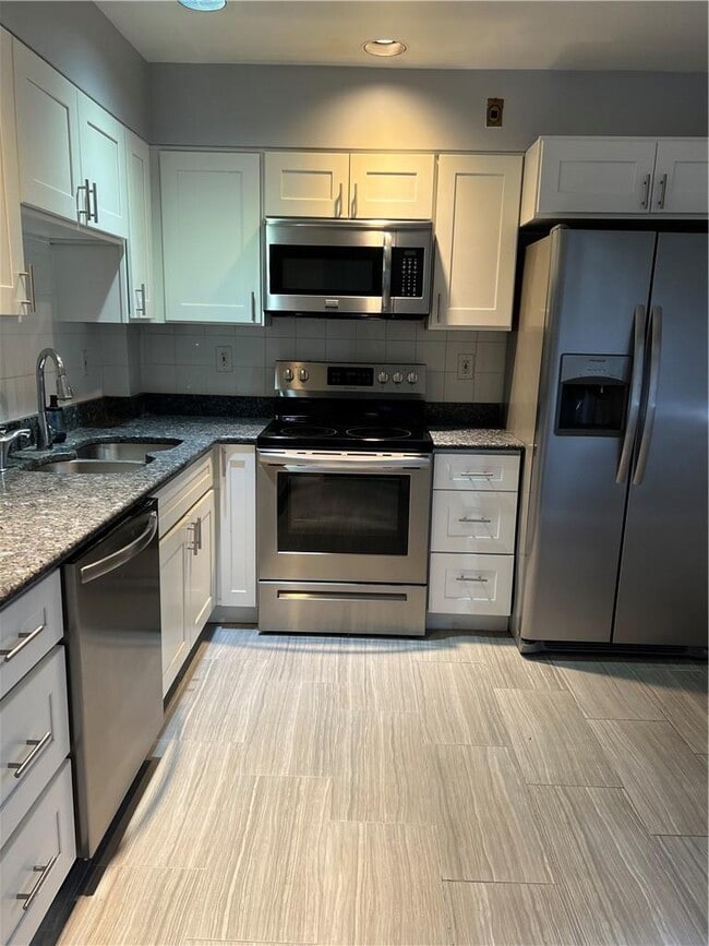 Building Photo - 5 Rockledge Dr