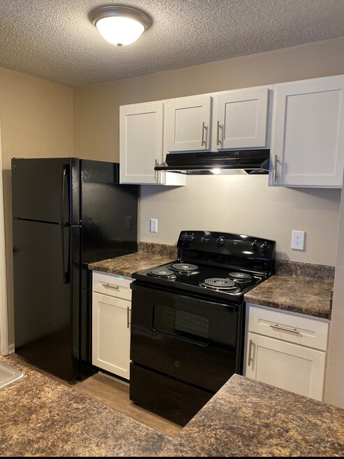 Bayberry Kitchen - BayOak Apartments