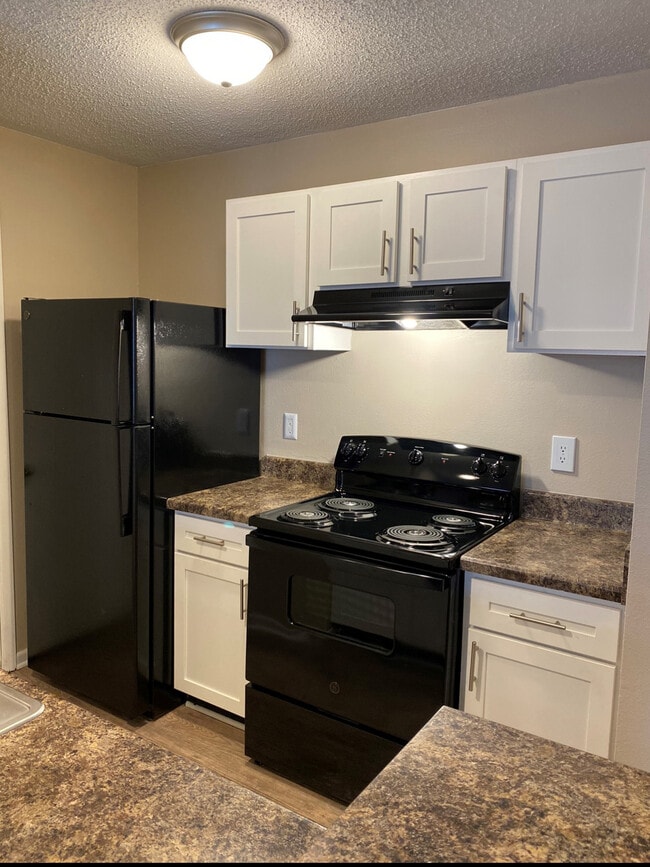 Bayberry Kitchen - BayOak Apartments