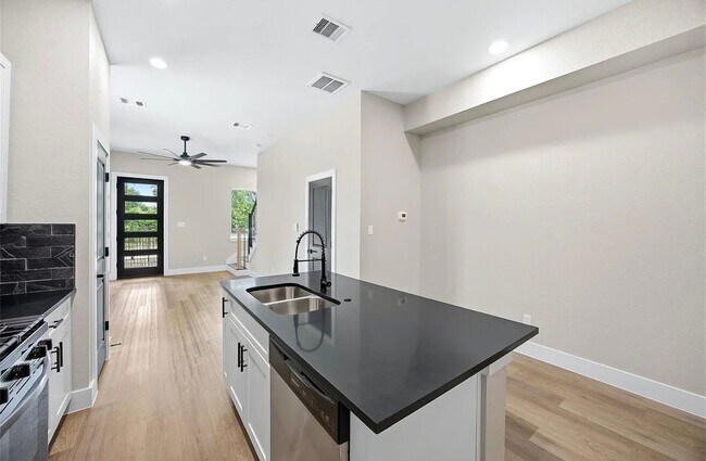 Foto del edificio - 6103 Shotwell St