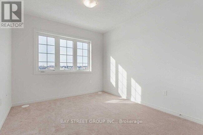 Photo du bâtiment - 2378 Chevron Prince Path