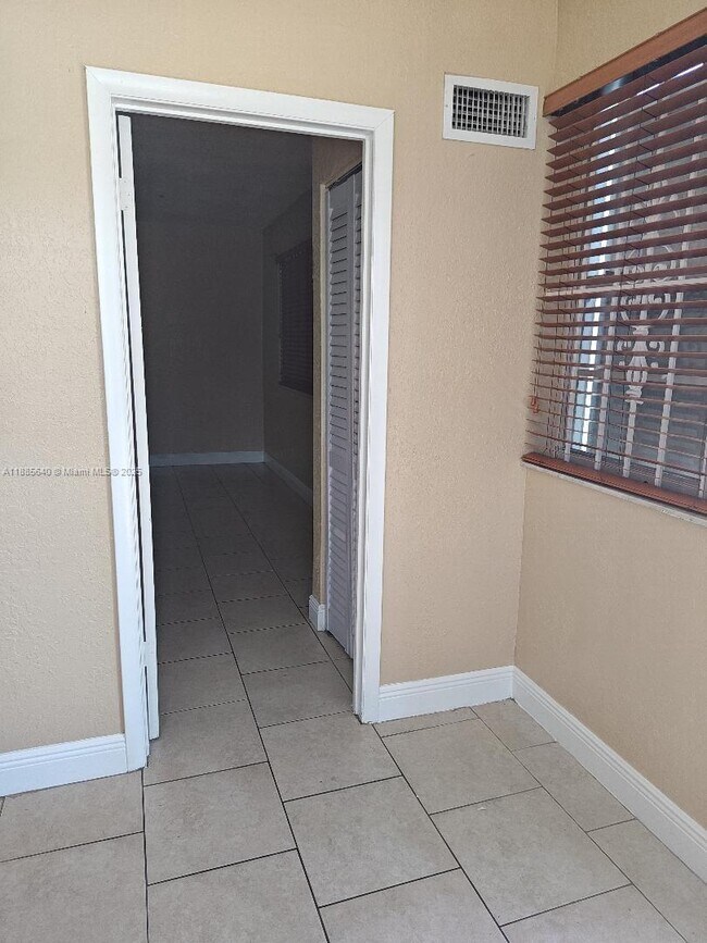Foto del edificio - 12325 NW 19th Ave