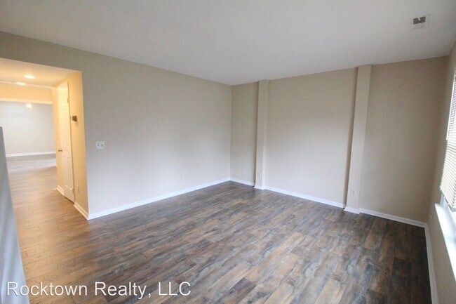 Building Photo - 1243 Country Club Ct