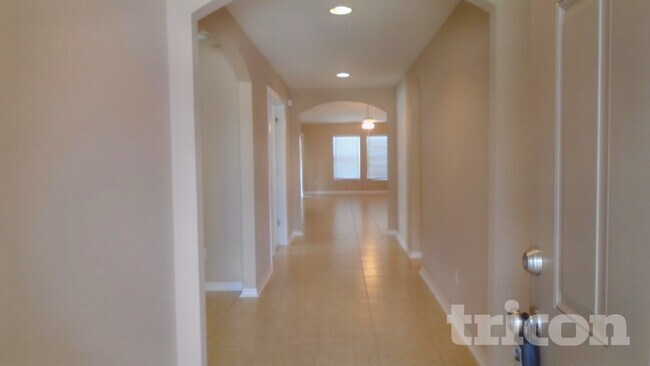 Building Photo - 703 Bainbridge Loop