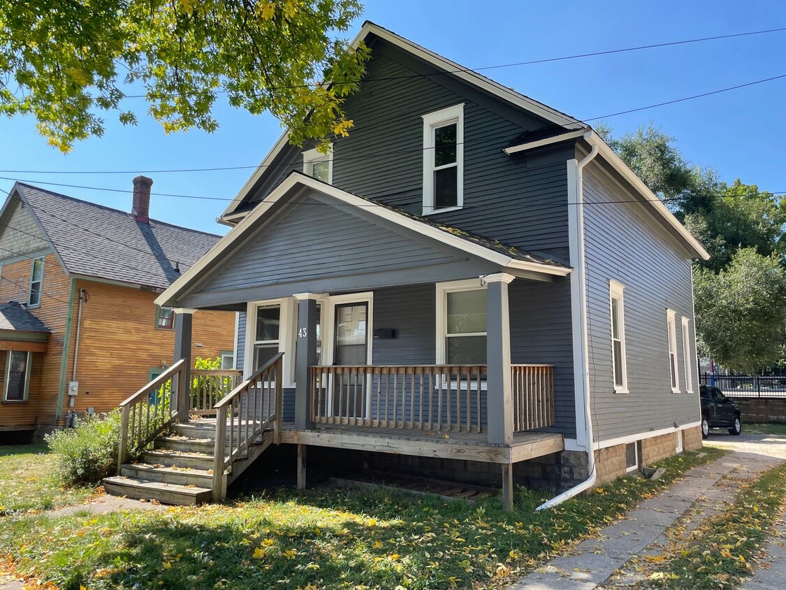 Primary Photo - 43 Fuller Ave NE