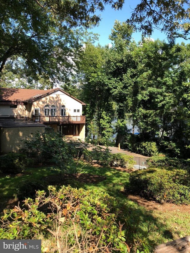 Foto del edificio - 6220 Lakeview Dr