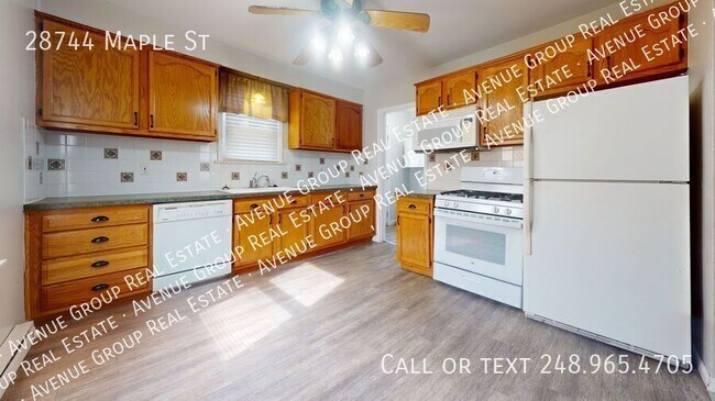 Foto del edificio - 28744 Maple St