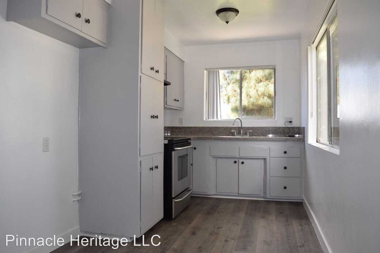 Primary Photo - 2500-2506 E Spaulding St