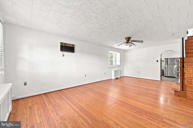 Building Photo - 407 E 12th Ave