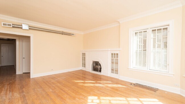 Foto del edificio - 6329 N Claremont Ave