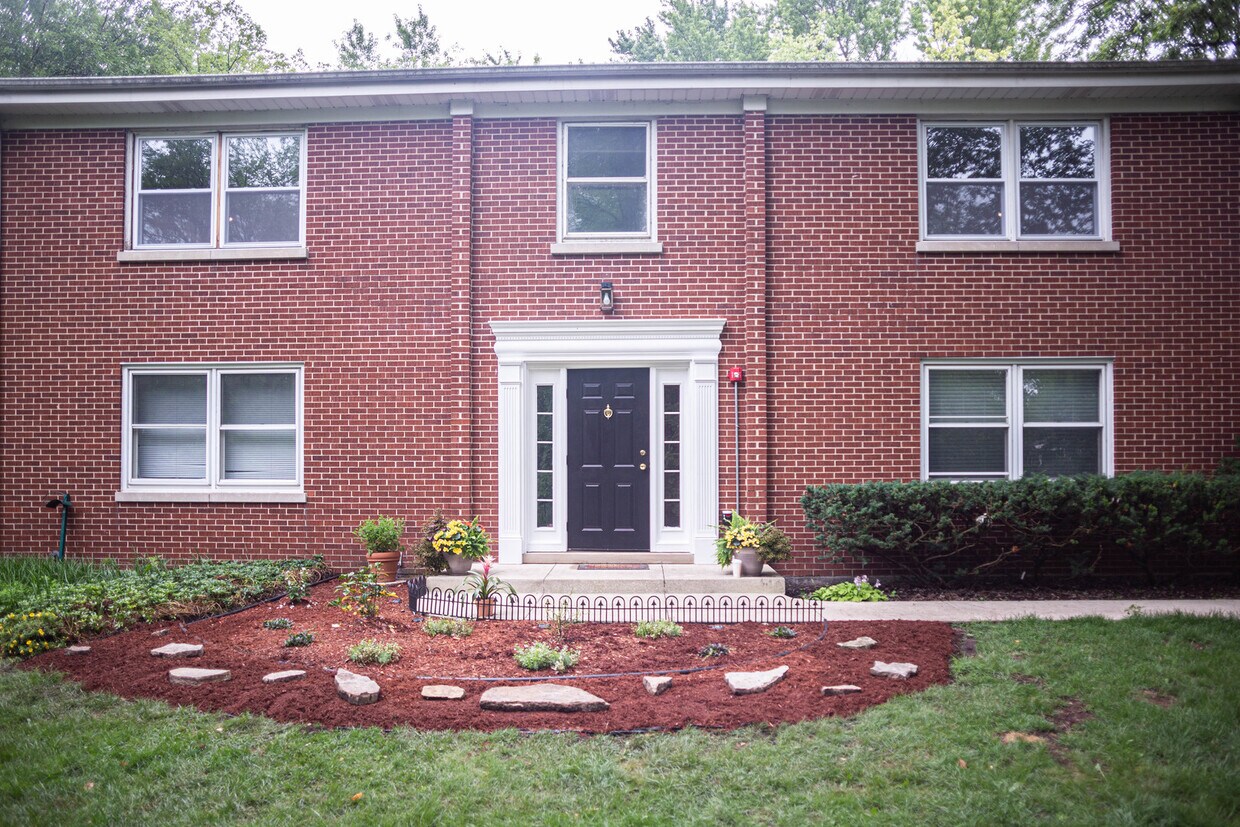 4713 Elm St Unit 3, Lisle, IL 60532 Room for Rent in Lisle, IL