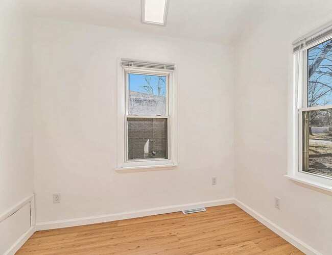 Foto del edificio - Charming 1 Bedroom Home with Large Backyar...