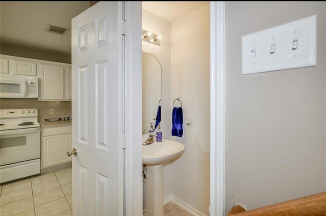Building Photo - 51 Marble Rock Pl