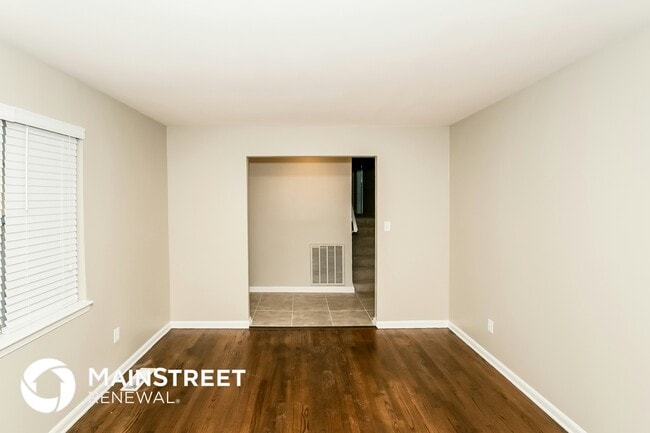 Building Photo - 1316 Falcon Dr