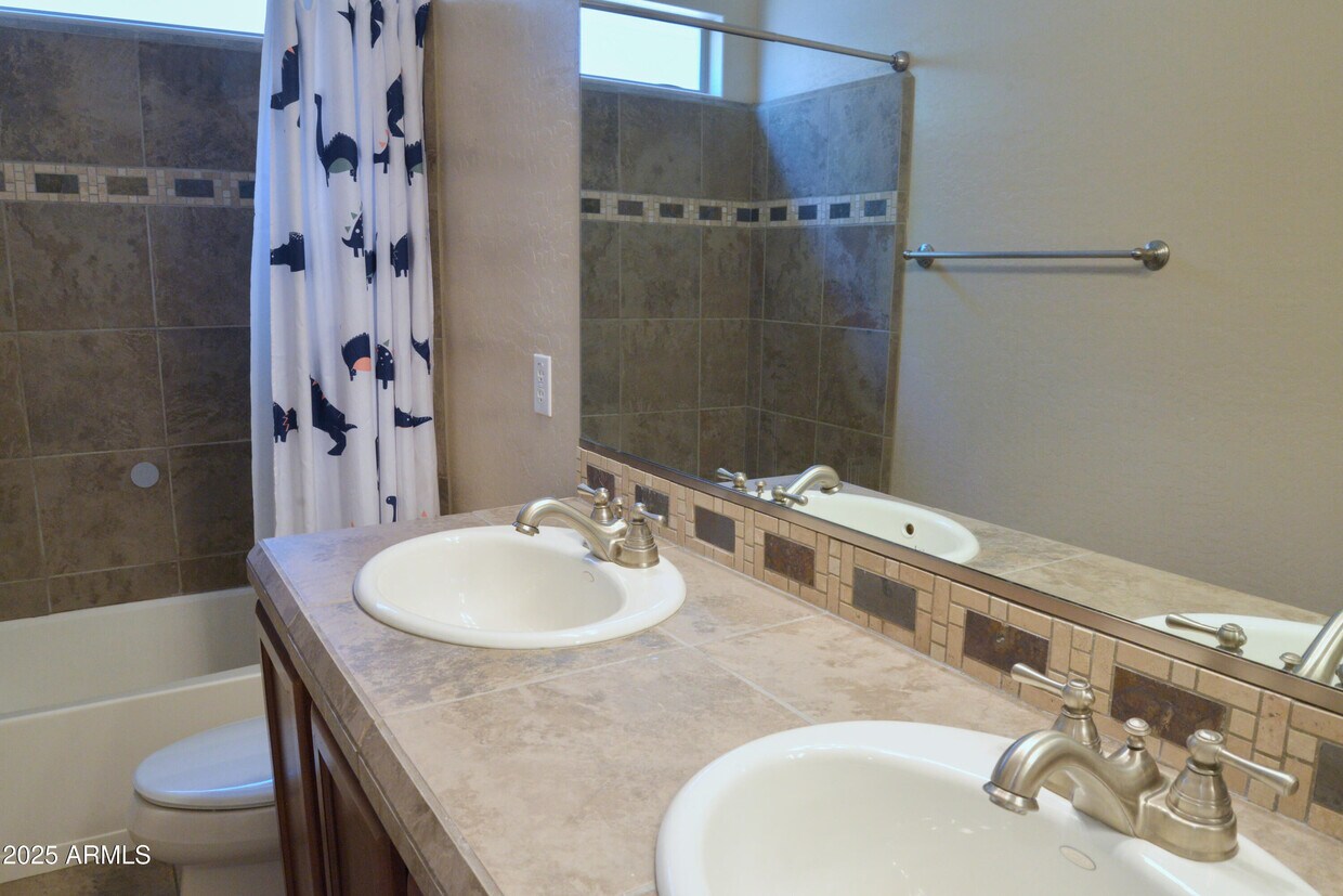 Foto principal - 6904 W Ashby Dr