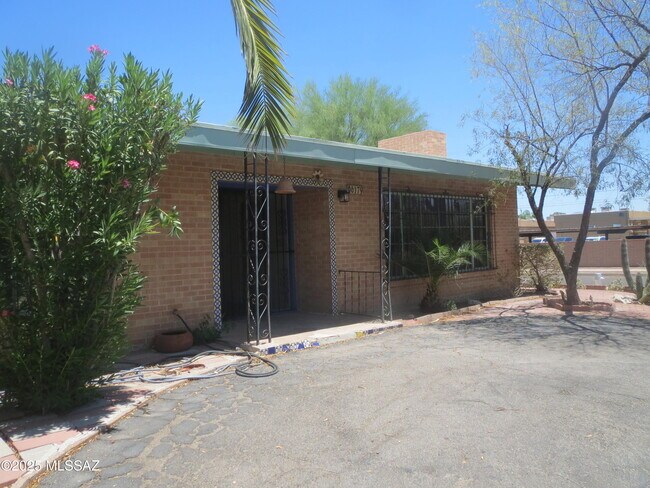 Foto del edificio - 6179 E 3rd St